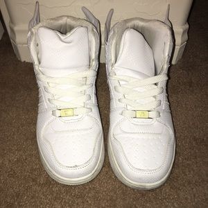 Wings Sneakers